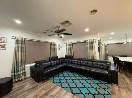 Charming Home Combining Style, Comfort, and Convenience - Photo 4