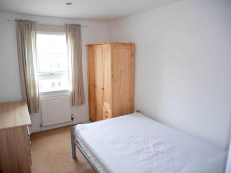 3 bedroom flat to rent - Photo 3