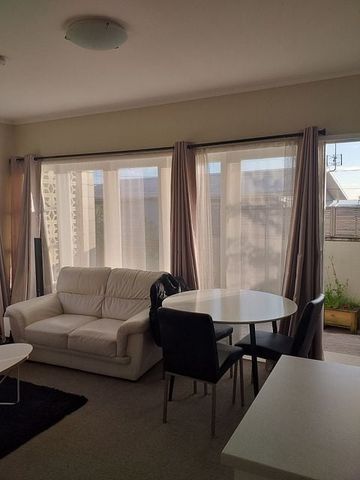 Beautiful private 1 bedroom unit - Photo 3