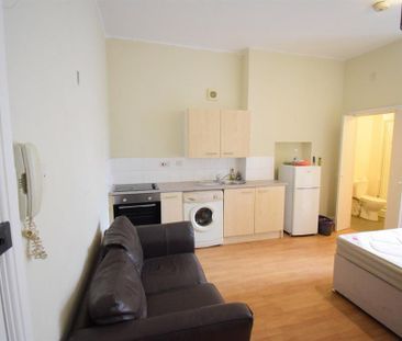 Studio to rent - Photo 2