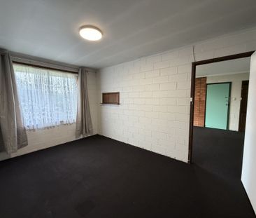 Low Maintenance 2 Bedroom Flat.... - Photo 2