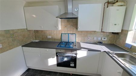 2 bedroom semi-detached house to rent - Photo 4