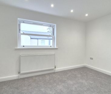2 bedroom semi-detached house to rent - Photo 5