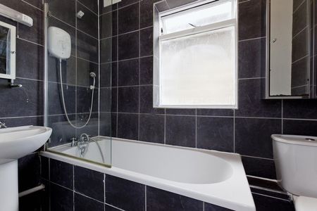 Studio Flat, King Henry's Road, NW3 - Photo 5