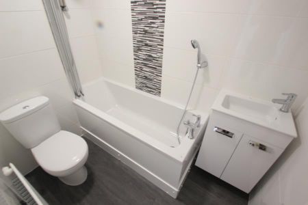 Newsham Road, Woking - 2 bedrooms Property for lettings - Seymours - Photo 2