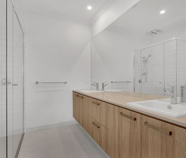 Stunning 3-bedroom Townhouse - Photo 1