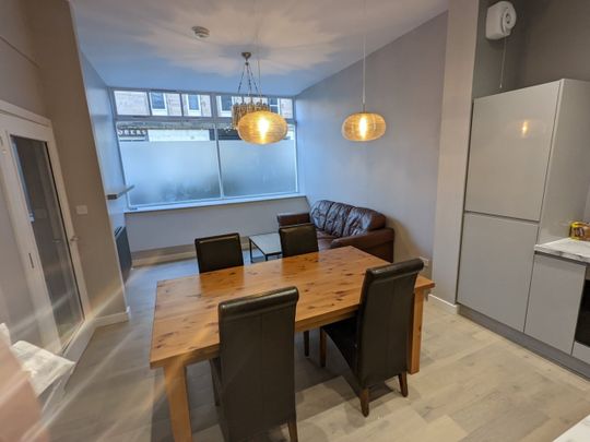 Room in a Shared Flat, Mertoun Place, EH11 - Photo 1