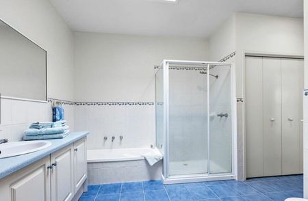 BEACH ON YOUR DOOR STEP! - Photo 4