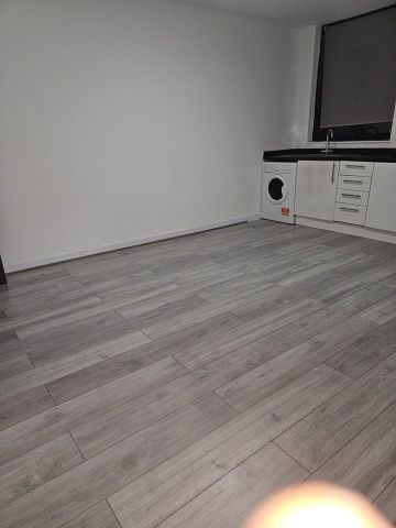 1 Bed Flat, London Road, IG11 - Photo 3