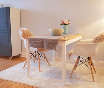 VOLLMÖBLIERTE GRÜNDERZEIT- SMARTHOME-TERRASSENWOHNUNG IN CITY- BEST... - Photo 2