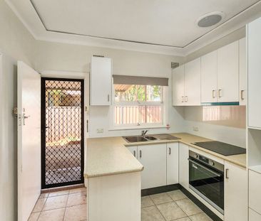Beautiful Family Home in a Prime Baulkham Hills Location - Photo 5
