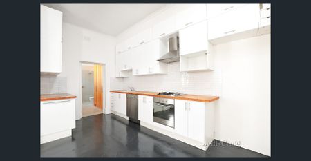 Charming Brick Edwardian with Modern Comforts and a Sun-Filled Courtyard Retreat - Photo 3