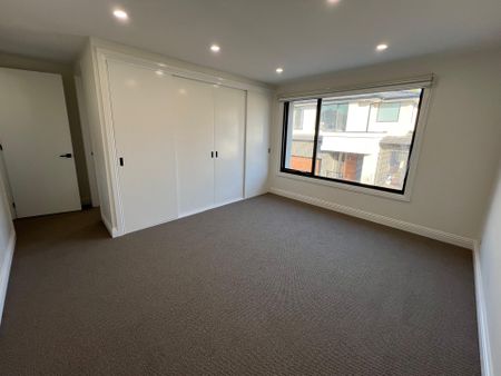 Brand new townhouse in the Heart of Mont Albert North! - Photo 3