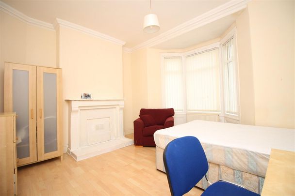 4 bedroom Student End of terrace house to rent in Glenthorn Road, Jesmond, Newcastle upon Tyne - Photo 1
