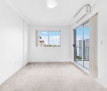 Spacious 2-Bed Apartment in Prime Location Near Parramatta River - Photo 4