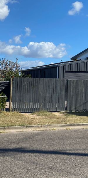 Shed with Self-Contained Kitchen & Bathroom - Photo 1