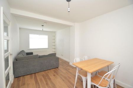 109 Ravenhill Gardens, Belfast, BT6 8GQ - Photo 2