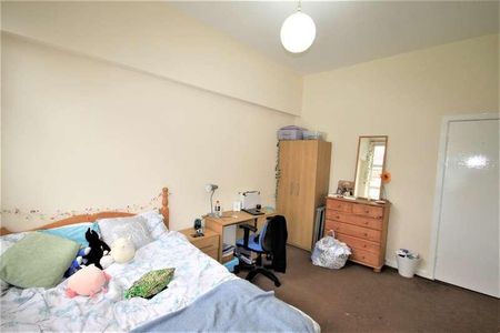 Dene House Court, Near University, Leeds, LS2 - Photo 3