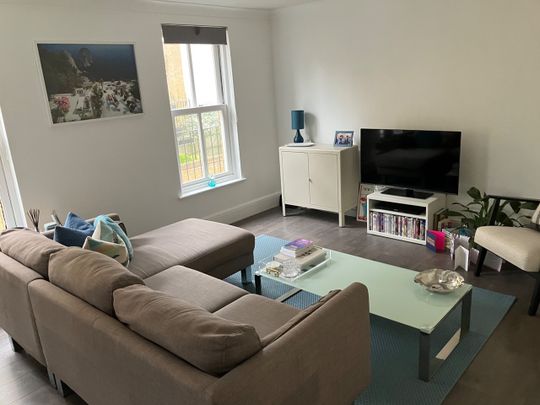 1 Bed Flat, Byron Mews, NW3 - Photo 1