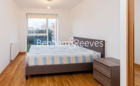 2 Bedroom flat to rent in Zodiac Close, Edgware, HA8 - Photo 5