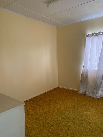 SPACIOUS THREE-BEDROOM HOME - Photo 5