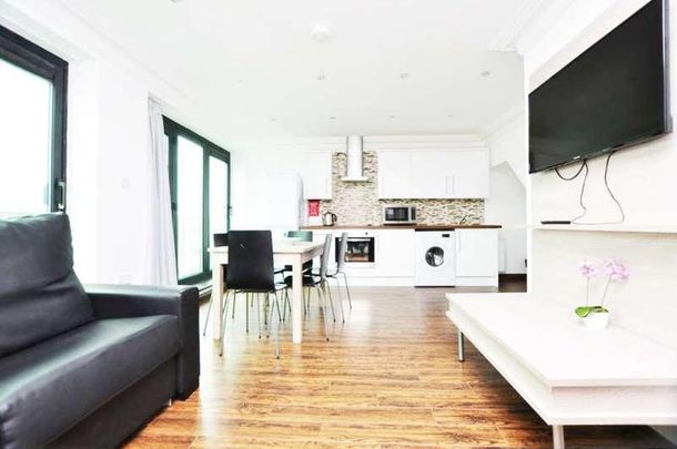 Commercial Road, London, E1 - Photo 1