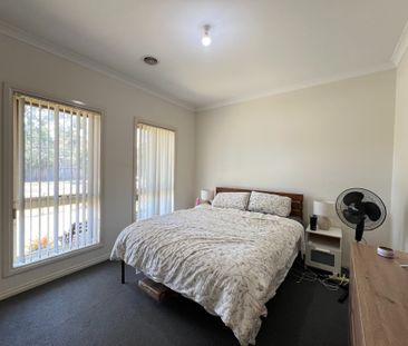 Modern 3 Bedroom Unit - Photo 3