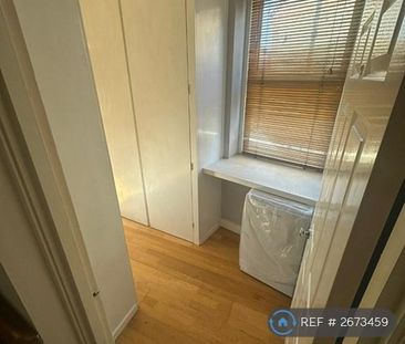 1 bedroom in a flat share to rent - Photo 6