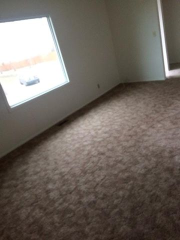 Freshly Painted 3 Bedroom Townhome – $1,700/month - Photo 2