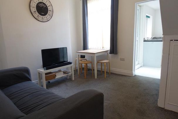 3 bedroom private hall to rent - Photo 1