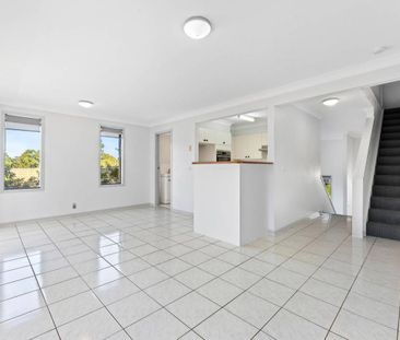 Stunning 3-Bedroom Townhouse in Denhams Beach - Photo 1