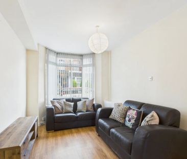 16 Colvil Street - Photo 2