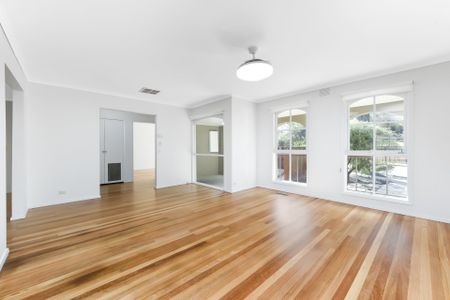 11 Burlington Crescent, Wantirna - Photo 2