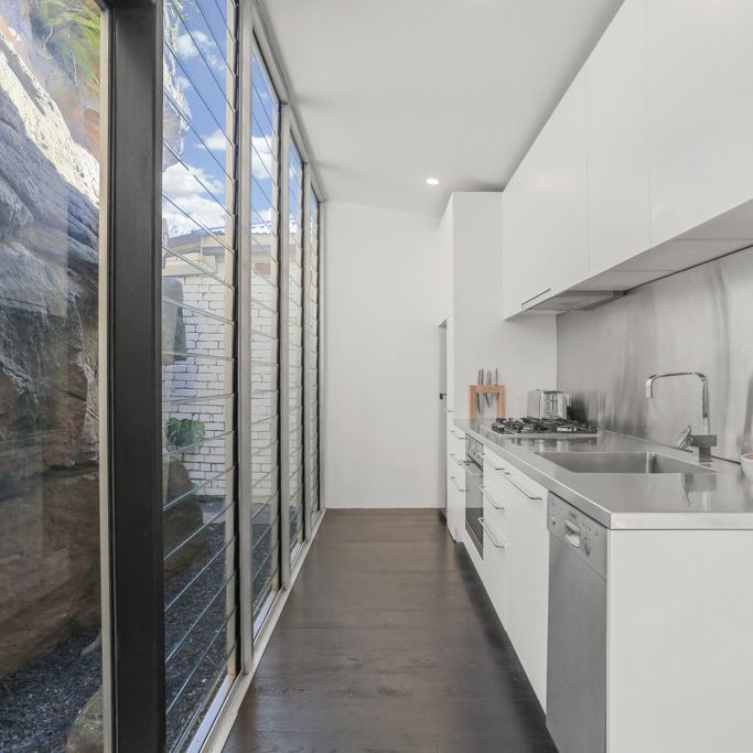 Elegant 3-Bedroom Home in Peaceful Lilyfield Pocket - Photo 1