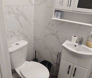 1 Bed Flat, Penderry Rise, SE6 - Photo 1