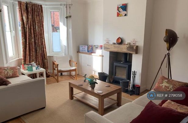 1 bedroom in a house share to rent - Photo 1