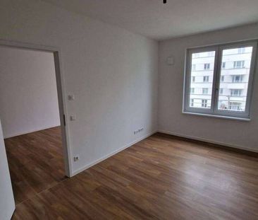 Tolle 2 Zimmer Wohnung mit Balkon und Einbauküche - Photo 1