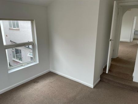 Hurst Grove, Bedford - Photo 2