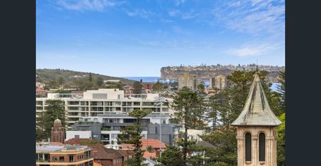Immaculate updated apartment with harbour glimpses - Photo 4