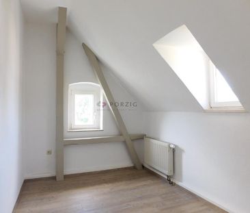 Großzügige Dachgeschossperle mit 3 Zimmern & Einbauküche! - Photo 1