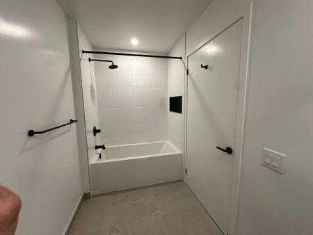 For Lease - 2495 Eglinton Avenue Unit# 316, Mississauga, Ontario - Photo 3