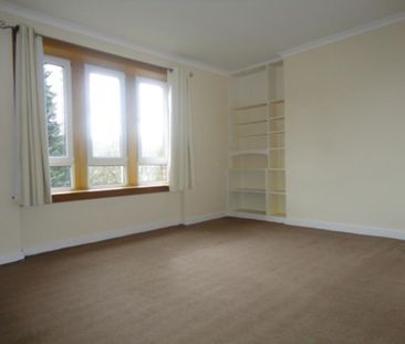 3 bedroom flat to rent - Photo 2