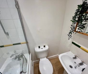 Studio Flat, Bedford Hill, SW12 - Photo 3