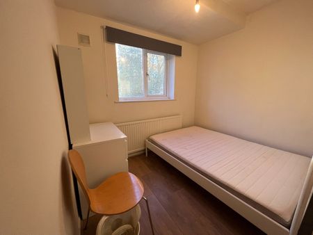 2 Bed Flat, St. Matthew's Road, SW2 - Photo 3