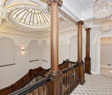 Exceptional apartment within a Victorian mansion in the heart of We... - Photo 2