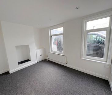 2 bedroom semi-detached house to rent - Photo 3
