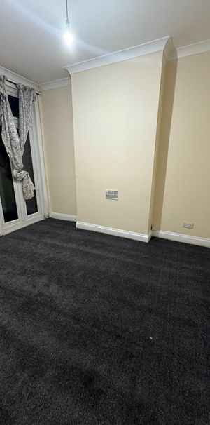 2 Bed Flat, Colchester Avenue, E12 - Photo 1