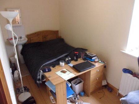 Flat 2, 14 Ashley Avenue, Lisburn Road, BT9 7BT - Photo 5