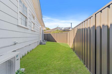 Modern 1-Bedroom Flat in Tregear - Photo 5