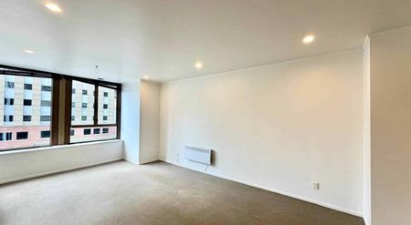 Stunning 4th-Floor Apartment in the Heart of A... - Photo 4